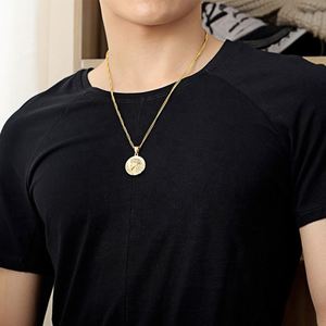Collier pendentif médaille pièce mains en prière avec Prière du Seigneur inscrite, plaqué or 18 carats/acier inoxydable, bijoux chrétiens avec verset biblique - Product Image 6