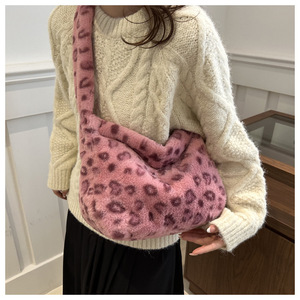 Bolsos Retro con estampado de <span class=keywords><strong>leopardo</strong></span> para mujer, bolsos de hombro de felpa suave, bolso de viaje de gran capacidad para mujer, bolsos mullidos cálidos para invierno - Product Image 1