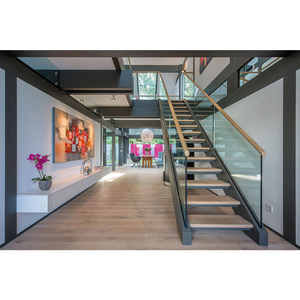 Escalier intérieur à double poutre avec garde-corps en câble métallique et marches en bois - Product Image 2