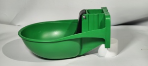 Nouvelle Abreuvoir Automatique Épaisse en <span class=keywords><strong>Plastique</strong></span> avec Sonnette pour Bétail, Chevaux, Chèvres, Moutons – Idéal pour l'Élevage - Product Image 6