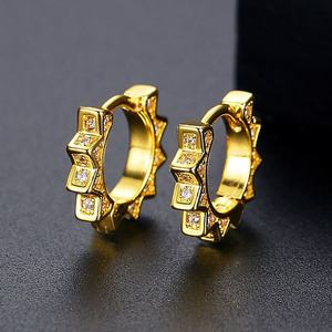 Pendientes de Aro de Latón Chapados en Oro con Diseño Geométrico de Engranajes y Circonitas, Modernos y Elegantes para Mujer, Regalo de Aniversario - Product Image 6