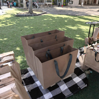 Sac fourre-tout en papier kraft recyclable imprimé sur mesure avec poignée torsadée et revêtement aqueux pour l'emballage de lait et de cadeaux alimentaires de fêtes