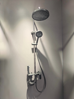 Système de douche pluie en laiton au design moderne avec douchette murale pour appartement, eau chaude et froide