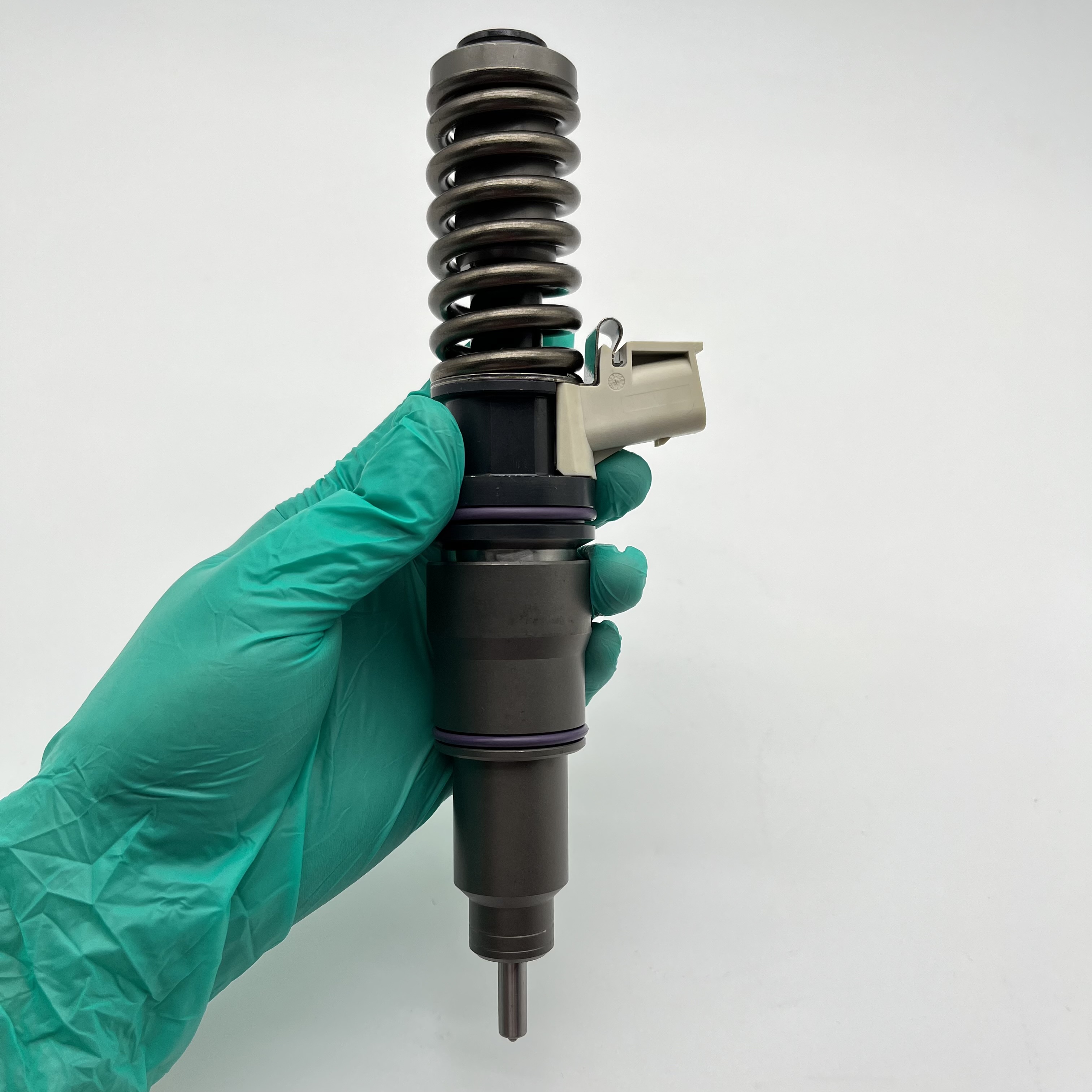 Diesel Injector Common Rail Injector Fuel Electronic Unit Injector 3801750 BEBE4D35001 BEBE4D04001 for RENAULT MD11 EURO 3 LOW P