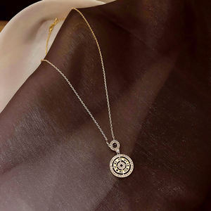 <span class=keywords><strong>Collar</strong></span> con colgante de números romanos para mujer, colgante de cadena de clavícula simple calada, redonda, chapada en oro, de alta calidad - Product Image 4