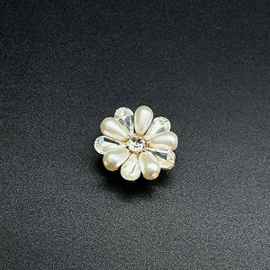 Broches de mode Fleur Papillon Perle Alliage de zinc Décorations Cadeau Sertissage clos 14k - Product Image 4
