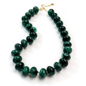 Collana Girocollo Multicolore con Perle Grandi e Dischi in Resina Arcobaleno, con Catena di Estensione Dorata, Perfetta per Feste Estive, Idea Regalo - Product Image 4