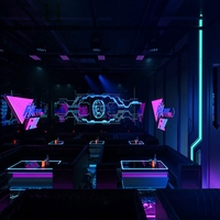Conception d'aménagement intérieur de pub et de bar antique, style industriel, salon de bar de type speakeasy avec un ensemble de meubles de bar de club classique