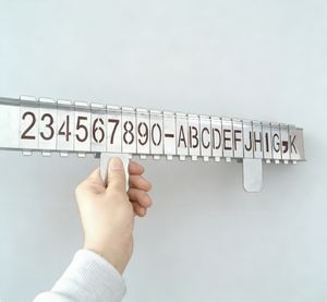 <span class=keywords><strong>Pochoir</strong></span> en métal pour peinture au pistolet, modèle de chiffres et de lettres creux en tôle de fer, combinaison libre de chiffres et de lettres - Product Image 1