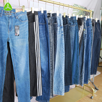 Jeans d'occasion pour hommes, amples et confortables, pour vente en gros mixte avec une quantité minimale de commande de 45K, adaptés à l'été.