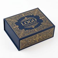 Boîte magnétique en carton bleu de luxe pliable sur mesure pour l'emballage de vêtements de luxe avec estampage de logo en feuille d'or