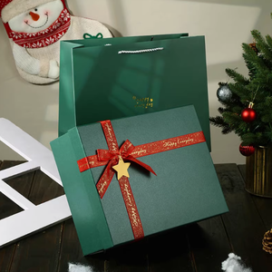 Рождественские праздничные подарочные коробки для детских безделушек и сюрпризов с тиснением и матовой ламинированной печатью для детских подарков - Product Image 2