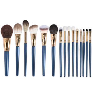Set de 15 Brochas de Maquillaje de Pelo de Cabra Hechas a Mano con Mango de Madera Plano para Rostro, Ojos, Polvo, Base y Sombra de Ojos, Kit de Brochas Cosméticas con Logotipo Personalizado - Product Image 1