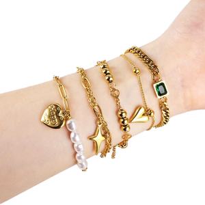 Bracelet personnalisable en forme d'étoile et de cœur, étanche, avec perles et zircons, pour femme, en acier inoxydable plaqué or 18 carats, avec breloques - Product Image 1