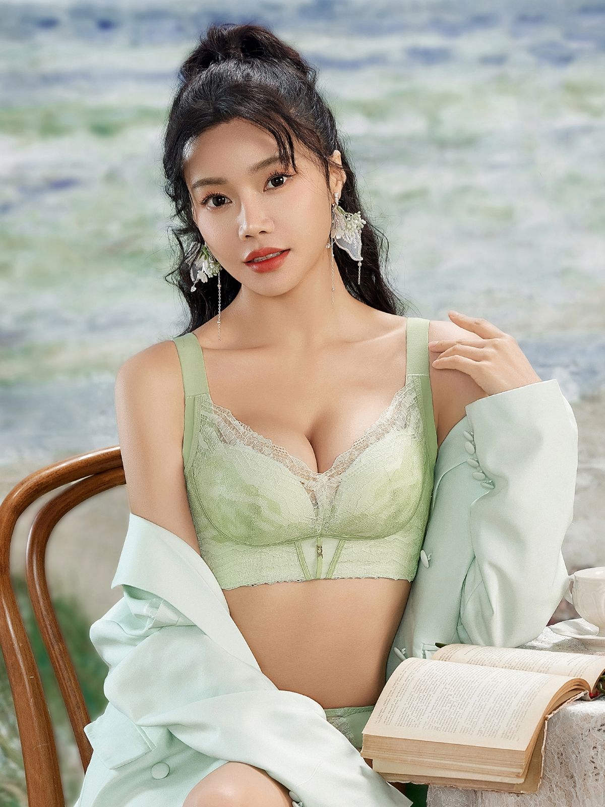 สีเขียวสนอ่อน