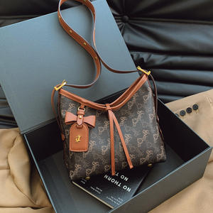 Bolso Tote Portátil con Cierre y Patrón Geométrico de Estilo Retro a la Moda. Hecho de material PU de alta calidad. Para uso diario. - Product Image 2