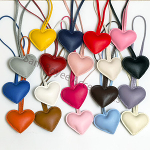 Nhiều Màu sắc PU da tình yêu trái tim da thẻ embossesd treo túi Mặt dây chuyền vòng chìa khóa phụ kiện trang trí Vòng tay túi quyến rũ - Product Image 1