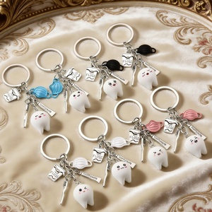 Llavero de aleación acrílica con diseño de dibujos animados, bonito y sencillo, con motivos de dientes, pasta de dientes, cepillo de dientes y mascarilla, ideal como regalo de decoración dental <span class=keywords><strong>para</strong></span> dentistas. - Product Image 6