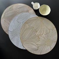 Ventes directes d'usine Nouveaux tapis de table élégants en PVC estampés or de style européen Coussinets décoratifs légers de luxe résistants à la chaleur
