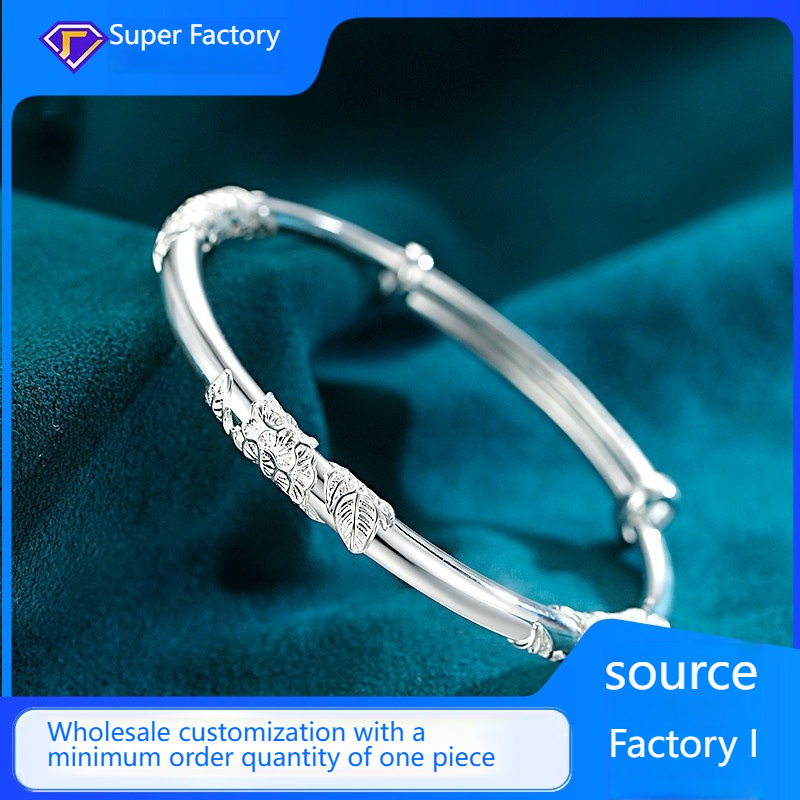 Pulsera llena de flores