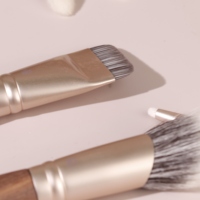 Yoly – Ensemble de 9 pinceaux de maquillage professionnels en poils de chèvre avec manche en bois pour le visage, le fond de teint, la poudre et les fards à paupières – Outils de beauté