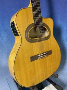 Yunzhi <span class=keywords><strong>guitare</strong></span> acoustique <span class=keywords><strong>gitane</strong></span> 7 cordes 16 pouces fabriquée à la main avec corps creux en érable flammé couleur originale table en épicéa finition ébène - Product Image 4