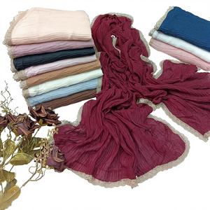 ชุดฮิญาบผ้าชีฟองลายดอกไม้พรีเมียม ขอบลูกไม้แบบสแกลลอป แพ็ค 12 ชิ้น หลายสี น้ำหนักเบา ระบายอากาศได้ดี เป็นมิตรกับผิว - Product Image 1