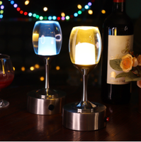 Lampe de table LED moderne en acrylique, en forme de coupe de champagne, lumière LED en verre pour décorations de fête