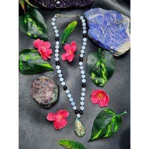 Collar Mala de Cuentas de Aguamarina y Ónix Negro con Colgante de Labradorita en Forma de Pavo Real - Abraza la Sabiduría Interior y la Elegancia - Product Image 1
