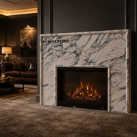 Contour de cheminée en marbre Arabescato de style moderne et épuré, en pierre naturelle blanche, pour la décoration intérieure.