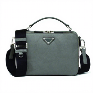 Bolso cruzado de PU gris con asa superior y cierre de cremallera para uso diario - Product Image 1