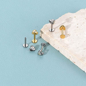 Lingchee 16G Titane Zircon Cœur Labrets Boucles d'oreilles à tige interne pour cartilage d'oreille et hélix, Bijoux de <span class=keywords><strong>piercing</strong></span> - Product Image 5