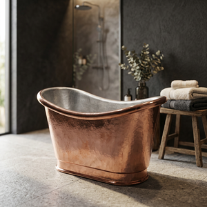 Baignoire ovale autoportante en cuivre, double cuvette, avec base inclinée et jupe décorative, de luxe, classique, écologique, artisanat indien - Product Image 1