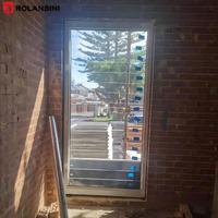 Fenêtre à persiennes coulissantes et porte coulissante en aluminium sur mesure à rupture de pont thermique pour projets hôteliers et villas, conçues avec une expérience ingénierie approfondie