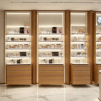Étagères en verre sur mesure et présentoirs à cosmétiques éclairés par LED, idéaux pour tous les types de magasins de parfums et de cosmétiques spécialisés