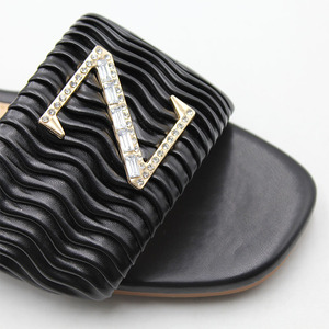 รองเท้าแตะผู้หญิงแบบพับได้รองเท้าแตะผู้หญิงทันสมัยประดับด้วยพลอยเทียมพับได้สำหรับฤดูร้อน - Product Image 5