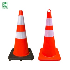 Cône de signalisation routière en PVC blanc robuste, cône de sécurité routière réfléchissant prismatique haute intensité, base antidérapante pour travaux routiers et parkings - Product Image 2
