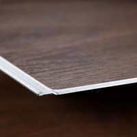 Wasserdichter Starrkern-Holzoptik-Vinyl-Klickboden Feuerfester Rutschfester Kratzfester SPC-Bodenbelag für Küche und Büro