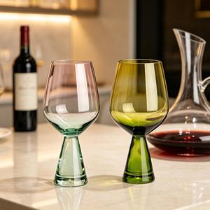Juego de Copas de Vino Tinto Modernas y Ecológicas de Cristal sin Plomo Raymond, 2 Copas con Base Triangular Prensada en Degradado Rosa, Verde Amarillo y Verde, 388 ml - Product Image 4