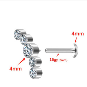 Orecchini in Titanio Trendy 2025 con 5 Zirconi, Gioielli per Piercing Cartilagine e Orecchie per Uomini e Donne - Product Image 2