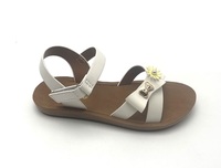 Sandales plates pour enfants, tendance été, avec joli motif floral, semelle fine en PVC, respirantes, antidérapantes, à bout ouvert et à bride en T.