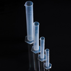 Cilindro graduado O'Kayme de 250 ml, material PP, resistente a ácidos y álcalis, para uso en laboratorio. - Product Image 3