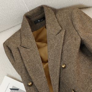 Novedades 2025: Blazer de esmoquin para mujer con estampado a cuadros, abrigo de invierno de doble botonadura, chaqueta de negocios con botones decorativos, tejido cálido. - Product Image 6