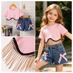 Completo due pezzi da <span class=keywords><strong>ragazza</strong></span> casual: giacca a maniche corte con nappe e strass, e shorts in denim con fiocco - Product Image 2