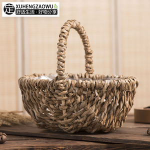 Cesta de paja tejida a mano redonda con asa para almacenamiento y decoración - Product Image 5