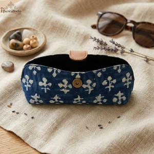 Set de Viaje Esencial Hecho a Mano con Estampado de Bloques, Funda de Algodón para Gafas de Sol, Riñonera Unisex, Kit de Viaje, Regalo para Hombres y Mujeres - Product Image 1