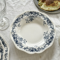Service de vaisselle en céramique à motif floral de style vintage européen, décoration de table, service de vaisselle pour dîner de mariage, assiettes ondulées pour location d'événements