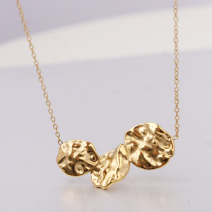 Collar de Acero Inoxidable con Diseño de Pétalos Irregulares, Estilo Europeo Americano, Joyería con Forma de Planta para Uso Diario - Product Image 1