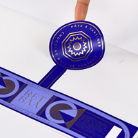 Étiquettes personnalisées avec logo, bouteille en verre bleue, rouleau adhésif, impression personnalisée imperméable pour l'emballage des produits, provenant du fabricant