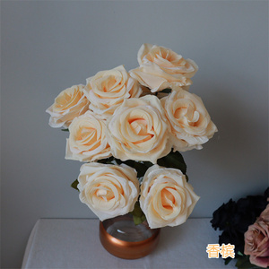 Vente en <span class=keywords><strong>gros</strong></span> grand <span class=keywords><strong>bouquet</strong></span> <span class=keywords><strong>de</strong></span> <span class=keywords><strong>roses</strong></span> blanches <span class=keywords><strong>roses</strong></span> rouges à 10 têtes pour la décoration <span class=keywords><strong>de</strong></span> la Saint-Valentin décoration du salon et <span class=keywords><strong>de</strong></span> la maison - Product Image 4
